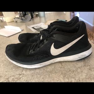 Nike Black Flex 2016 Run size 8